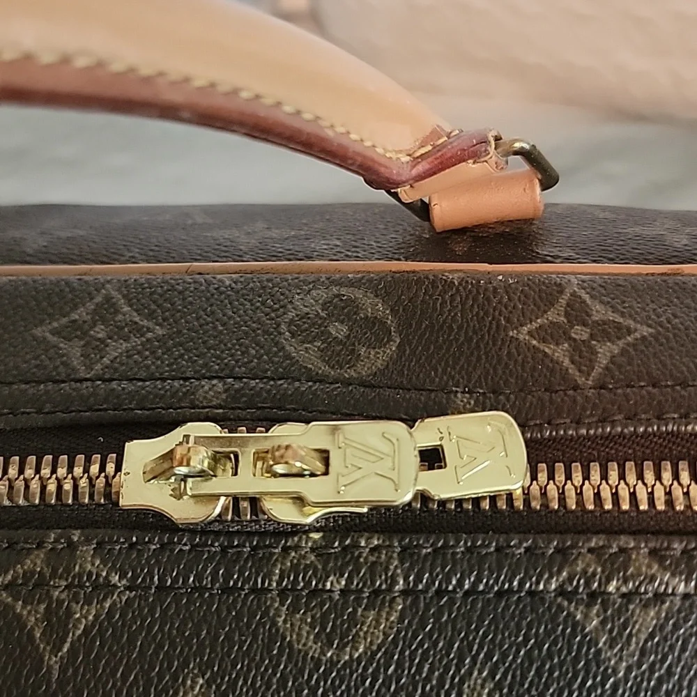 Louis Vuitton AUTHENTIC Sirius travel Bag